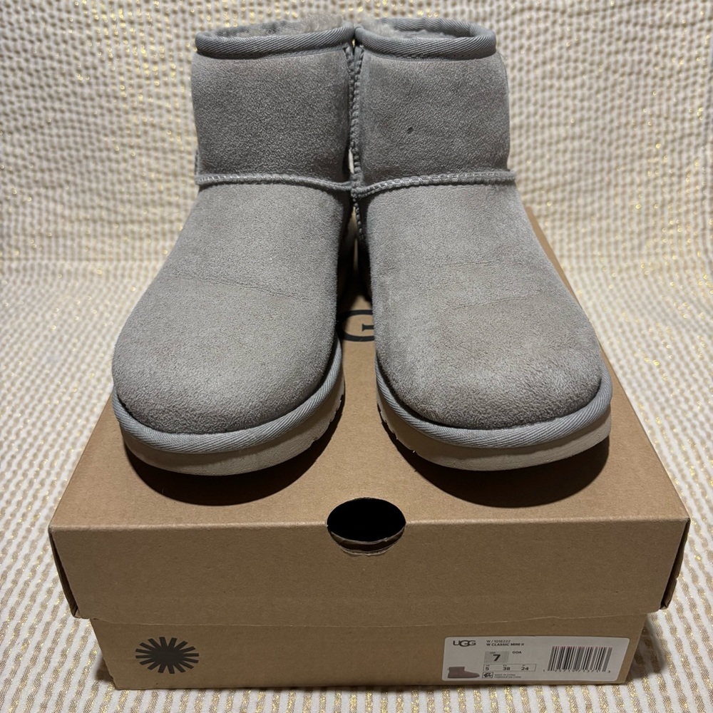 UGG Classic Mini II Size 7 in Goat Gray